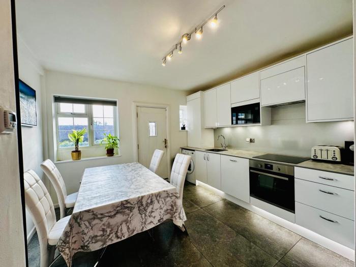 gerrardscross sleeps4 parking petfriendly wembley