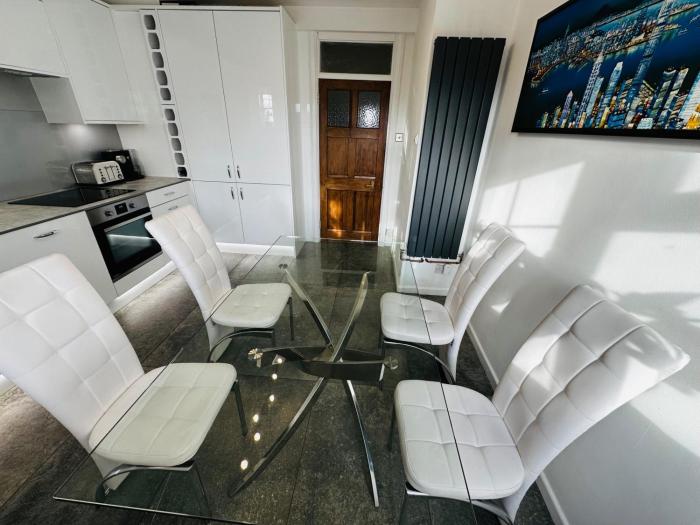 gerrardscross sleeps4 parking petfriendly wembley
