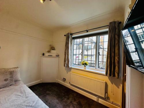 gerrardscross sleeps4 parking petfriendly wembley