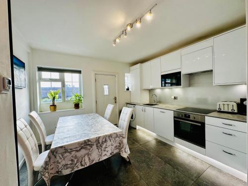 gerrardscross sleeps4 parking petfriendly wembley