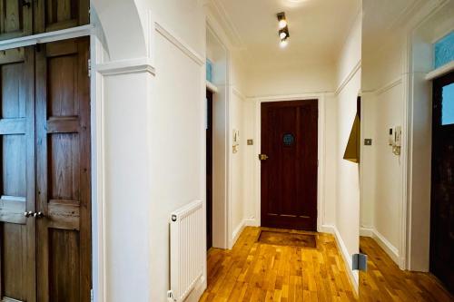 gerrardscross sleeps4 parking petfriendly wembley