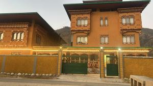 tshang tshang villa