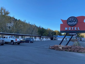 89 & Nine Motel,4475 S State St,2 star
