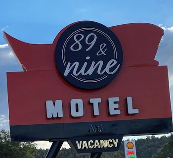 89 & Nine Motel,4475 S State St,2 star