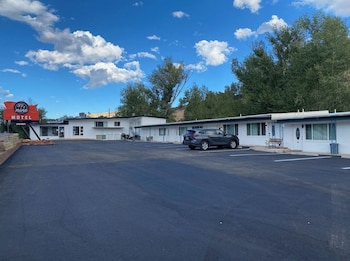 89 & Nine Motel,4475 S State St,2 star