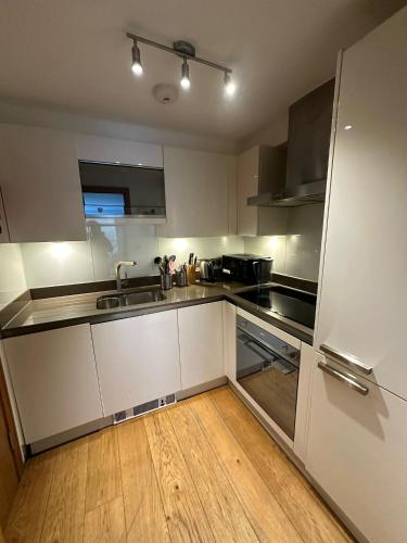 Westwood House,6 Milman's St,4 star