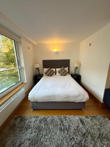 Westwood House,6 Milman's St,4 star