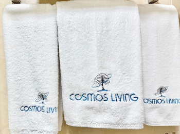 cosmos living goldcrest views1