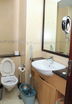 cosmos living goldcrest views1