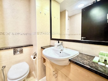 cosmos living goldcrest views1