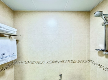 cosmos living goldcrest views1