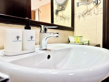 cosmos living goldcrest views1