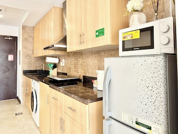 cosmos living goldcrest views1