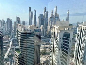 cosmos living goldcrest views1