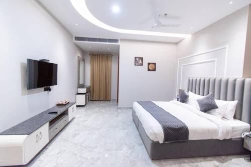 Hotel Miracle Resorts,,4 star