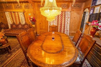 n mumbai group of house boat