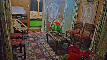 N Mumbai Group Of House Boat,,2 star