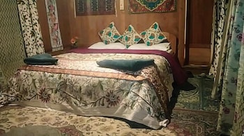 n mumbai group of house boat