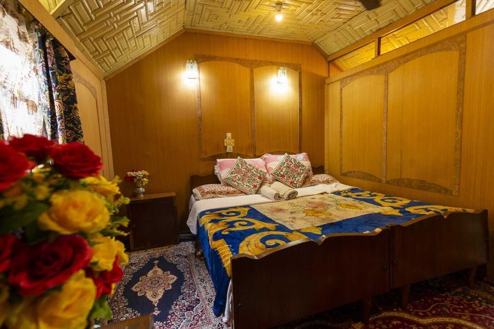 n mumbai group of house boat