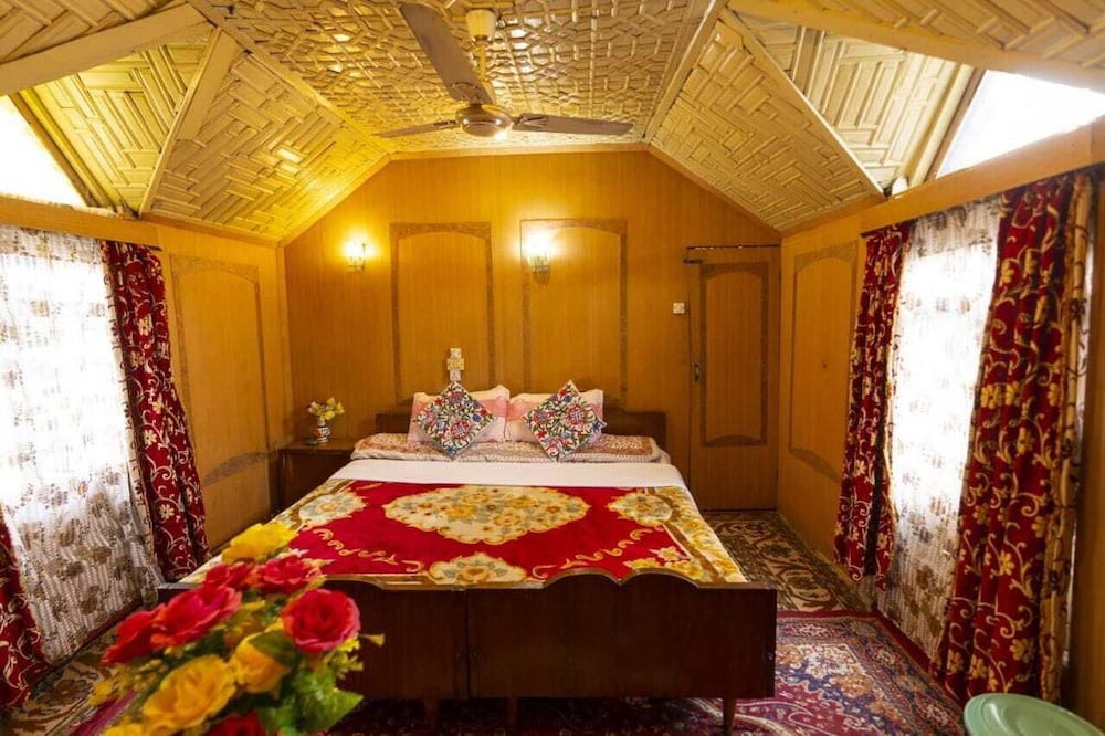 n mumbai group of house boat