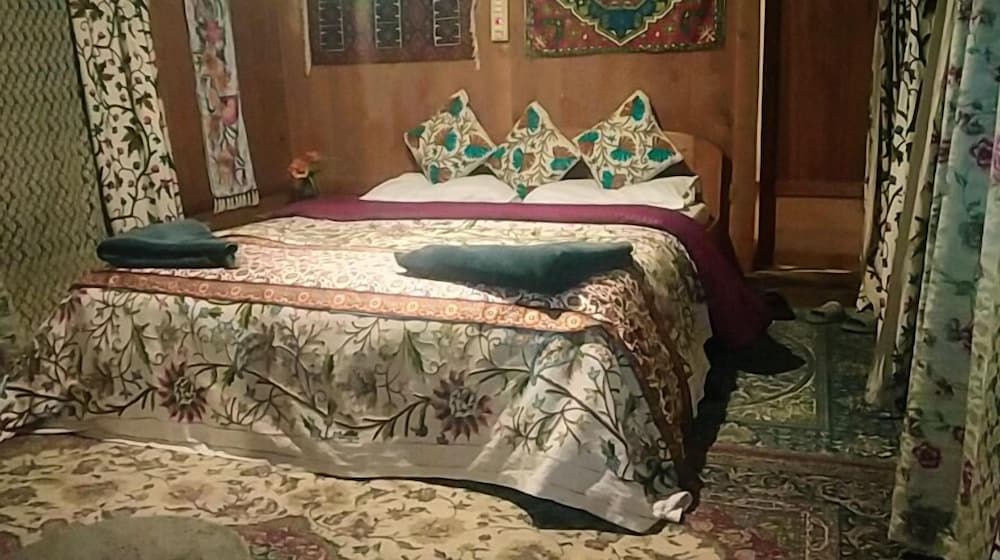 n mumbai group of house boat