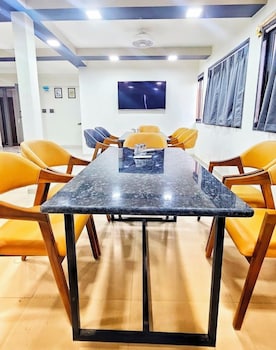 royal meredian living