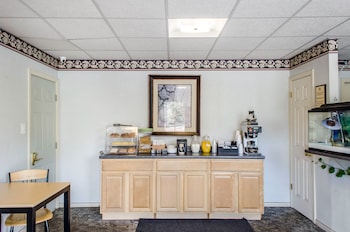 econo lodge bellefonte i 99