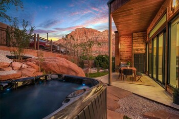 Zion Sage Suites,1066 Zion Park Blvd,3 star