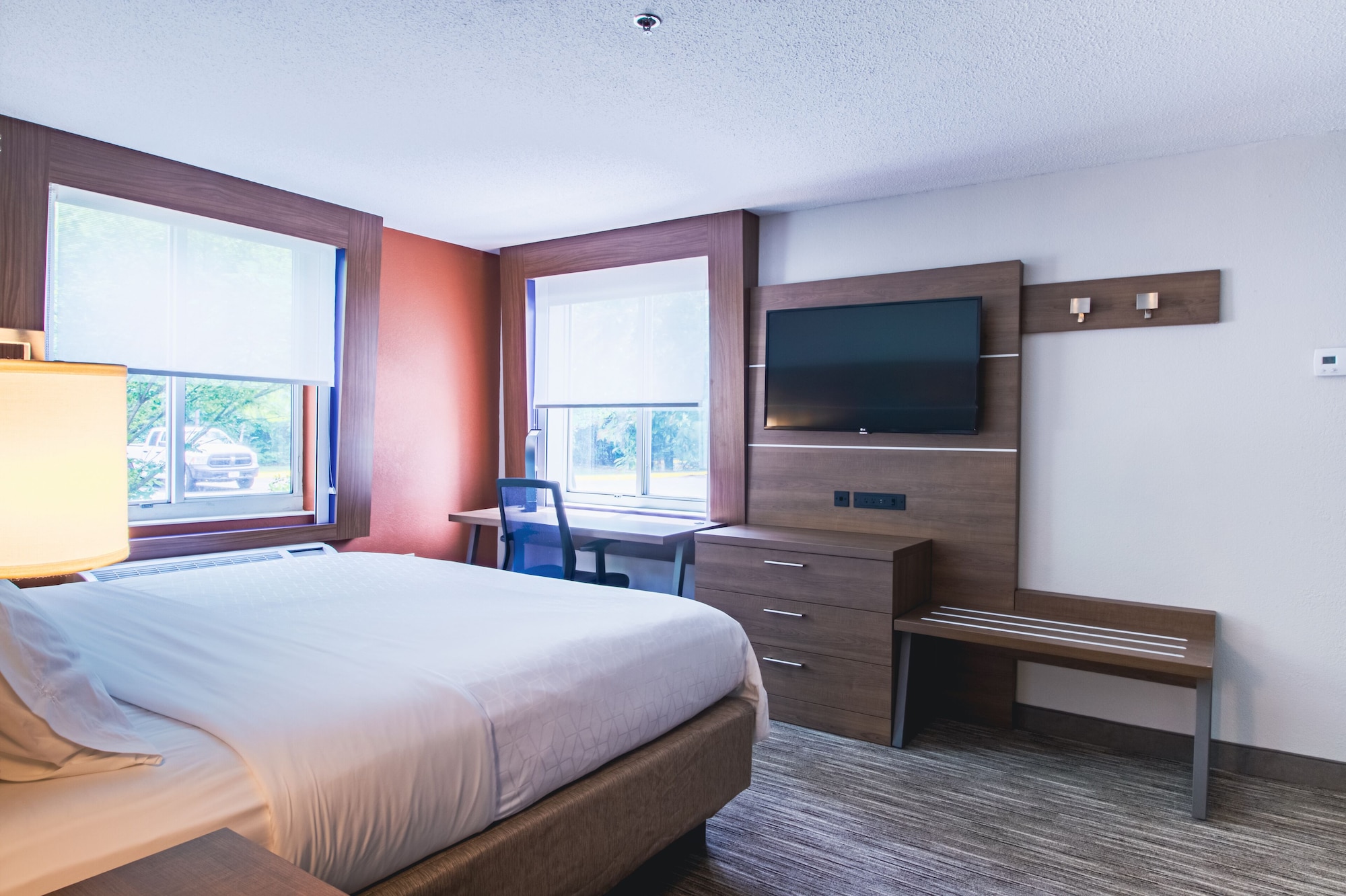 holiday inn express and suites lincoln east white mountains