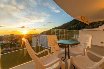 2br ocean view 1km to beach patong c129