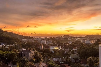 2br ocean view 1km to beach patong c129