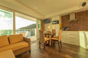 2br ocean view 1km to beach patong c129