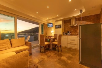 2br ocean view 1km to beach patong c129