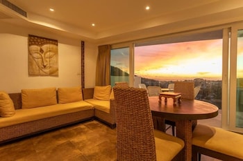 2br ocean view 1km to beach patong c129