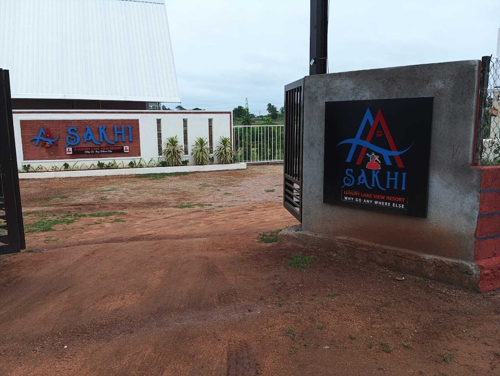 sakhi lakeview resort