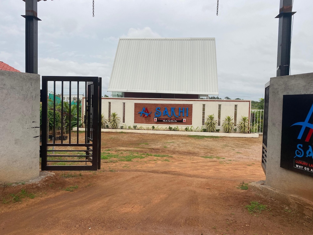 sakhi lakeview resort