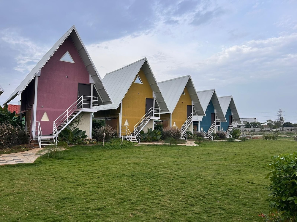 sakhi lakeview resort