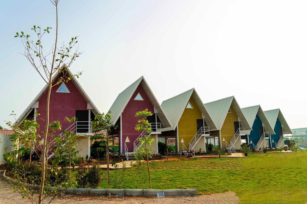 sakhi lakeview resort