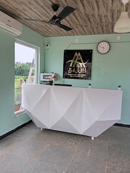 sakhi lakeview resort