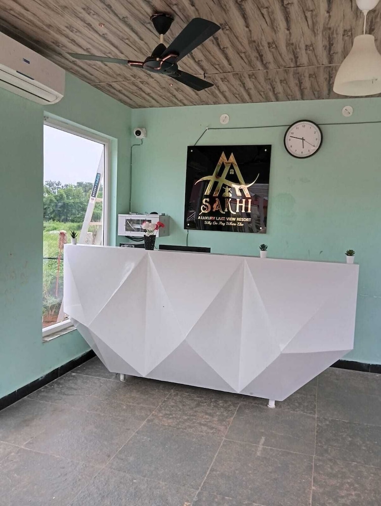 sakhi lakeview resort