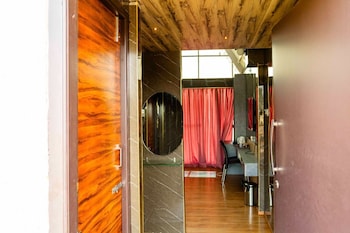 sakhi lakeview resort