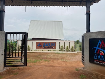 sakhi lakeview resort