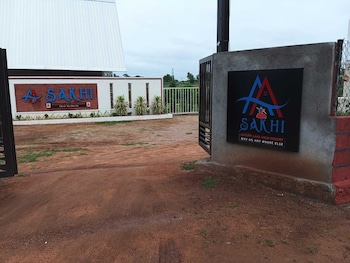 sakhi lakeview resort