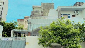 dormtales varanasi homely hostel