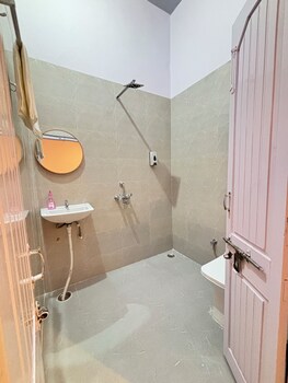 dormtales varanasi homely hostel