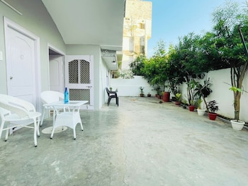 dormtales varanasi homely hostel