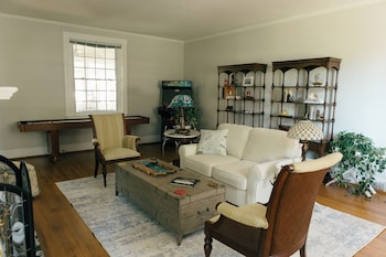 The Carriage House Inn Bed And Breakfast,,4 star