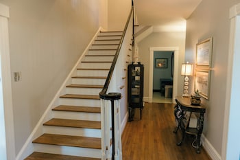 The Carriage House Inn Bed And Breakfast,,4 star