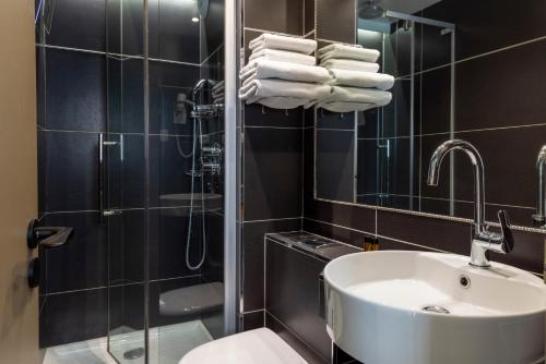 Hotel De La Paix,43 Rue Duranton,3 star