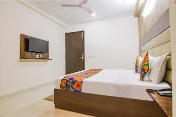 del fox hotel new delhi just a minute away from new delhi railway station and connaught place
